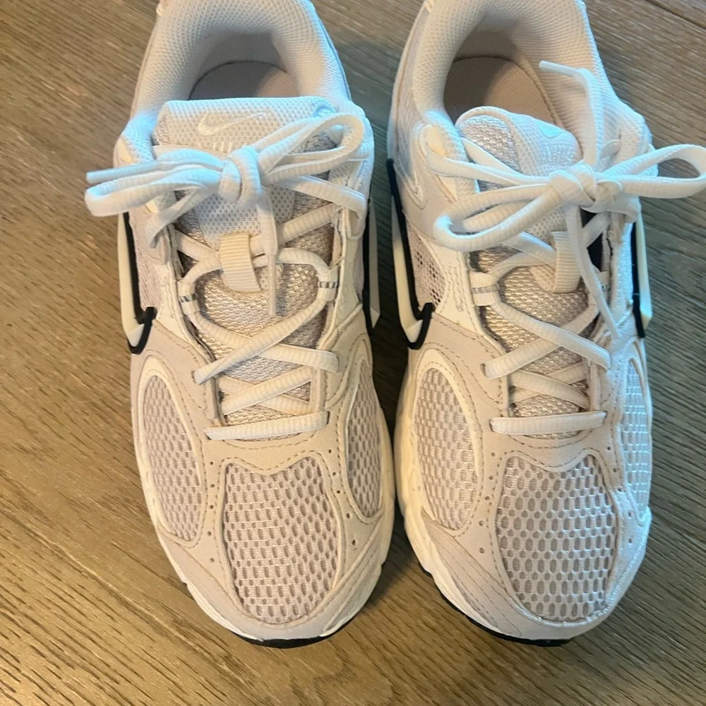 Nike V5 RNR - Picture 2 of 5